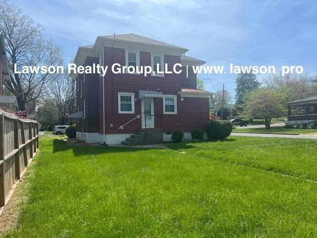 Building Photo - 1733 Maiden Ln SW