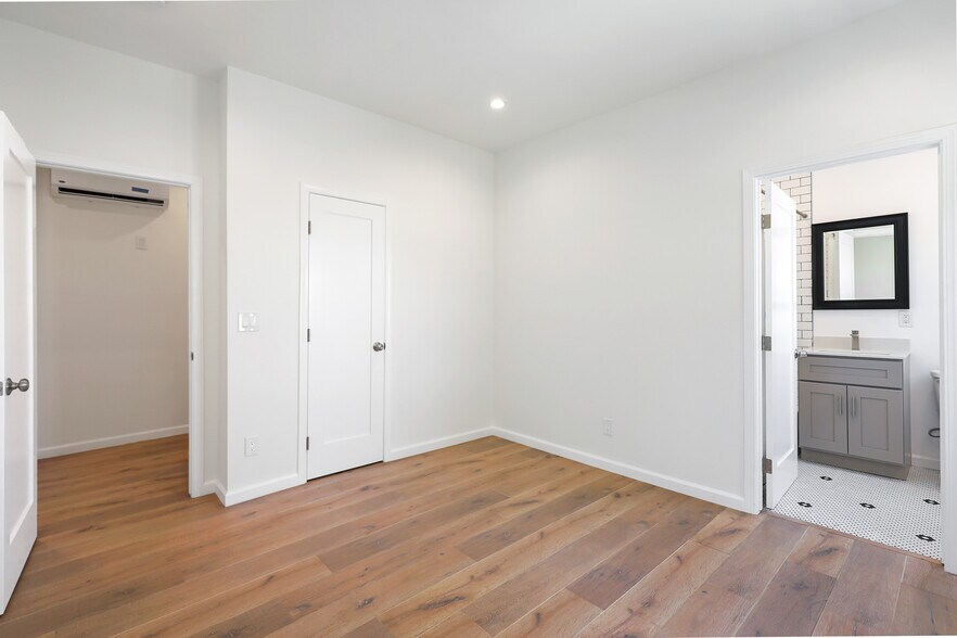 Building Photo - 5232 W 20th St