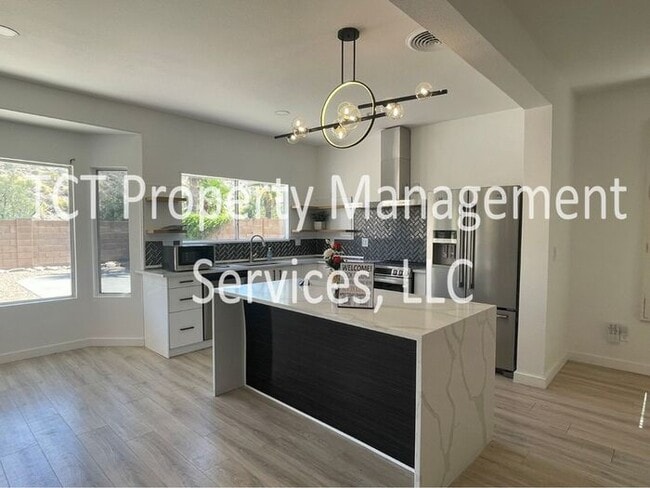 Building Photo - Stunning 4 Bedroom with Desert View!