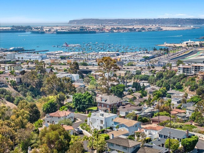 Building Photo - 2700 Barnson Pl