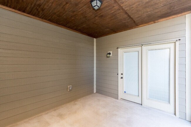 Building Photo - 318 Cornelius Wy