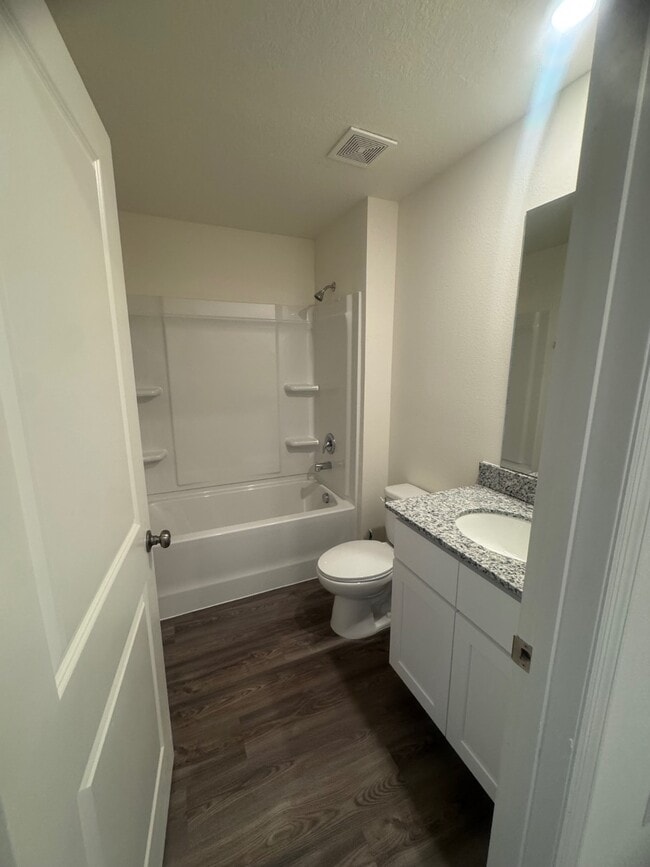 Building Photo - 1848 Grand Ridge St