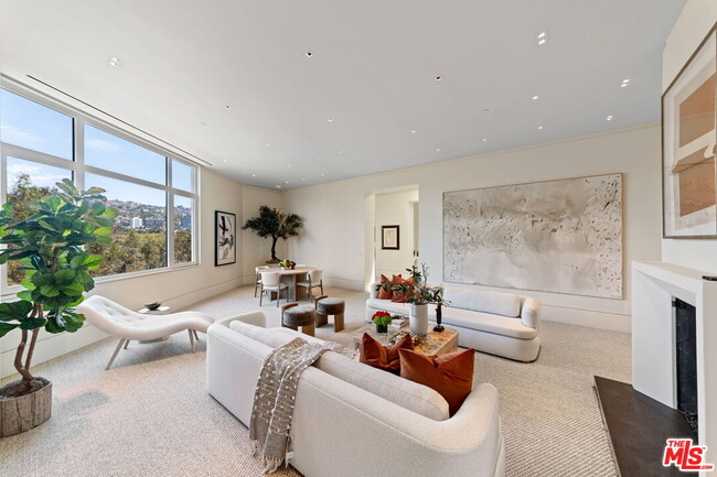 Building Photo - 455 N Palm Dr