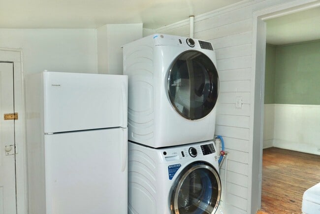 Building Photo - 920 Anderson St