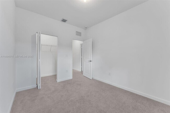 Building Photo - 2522 SE 27th Dr