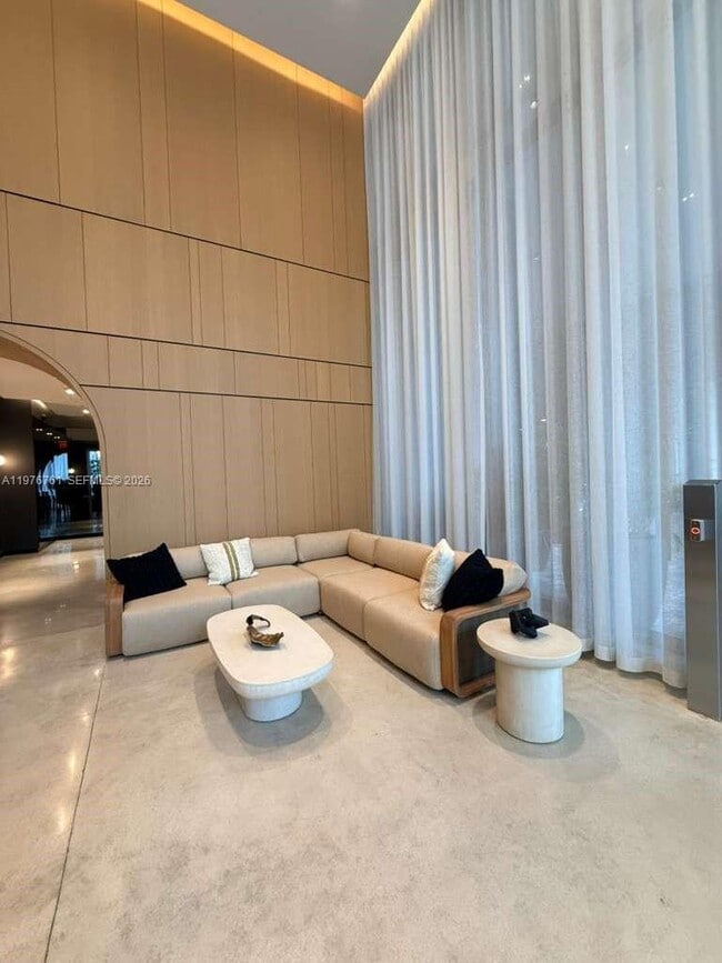 Building Photo - 121 NE 5th St