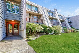 Building Photo - 3 Bed 2 Bathroom Edmonds Condo!