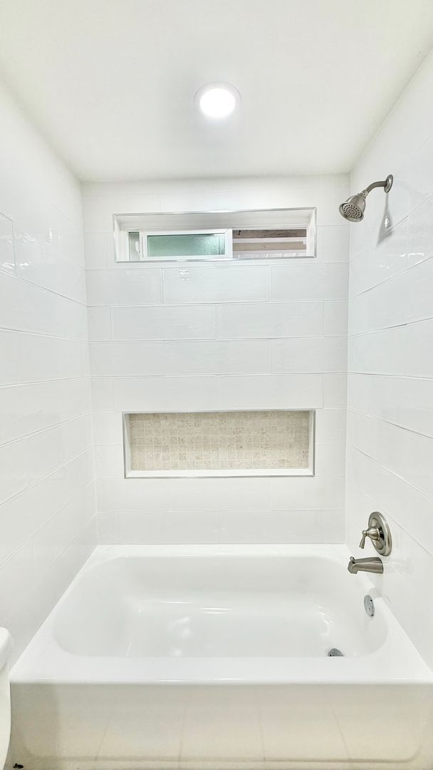 Building Photo - Lovely Single-Story Home in the Friendly a...
