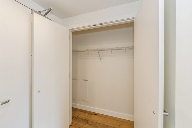 Building Photo - 900 Lenora St