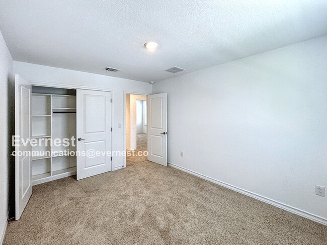 Building Photo - 2907 Bronx Dr