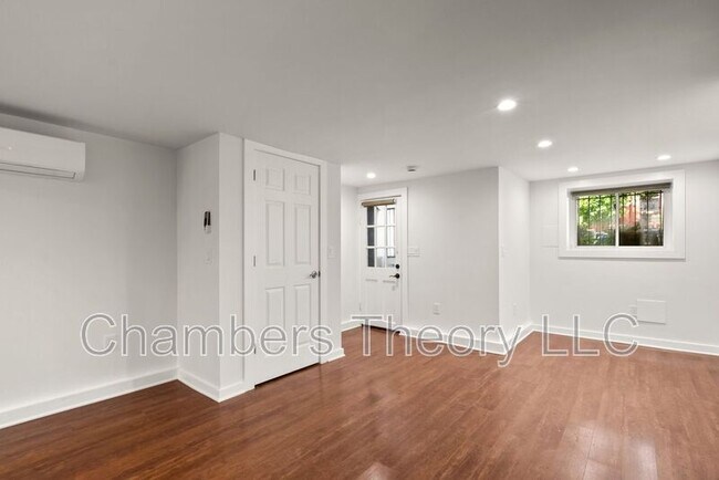 Building Photo - 1745 1st St NW