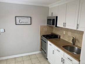 Building Photo - 1070 Main St