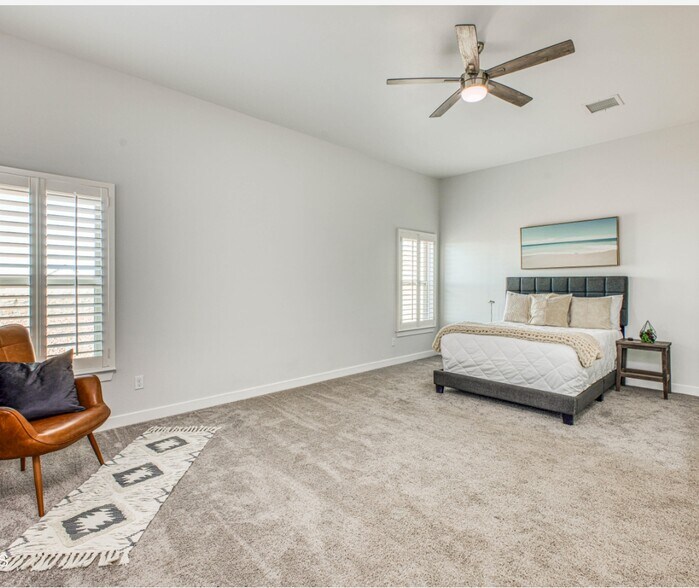 Main bedroom - 309 Blue Valley Dr