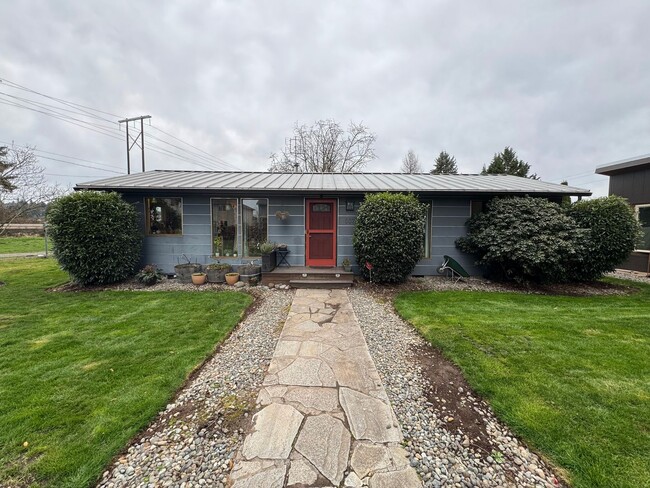 Primary Photo - Updated 2 Bedroom/2 Baths Home in Quiet Ne...