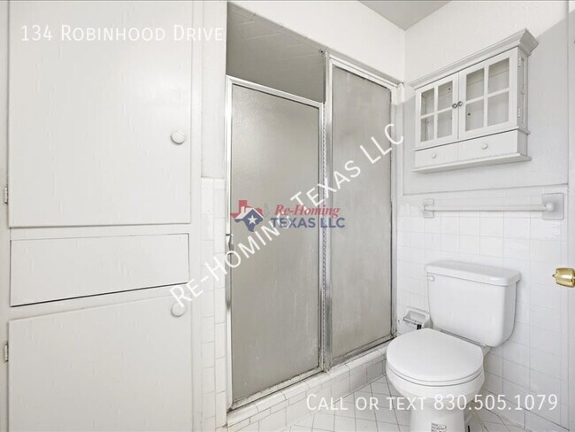 Building Photo - 134 Robinhood