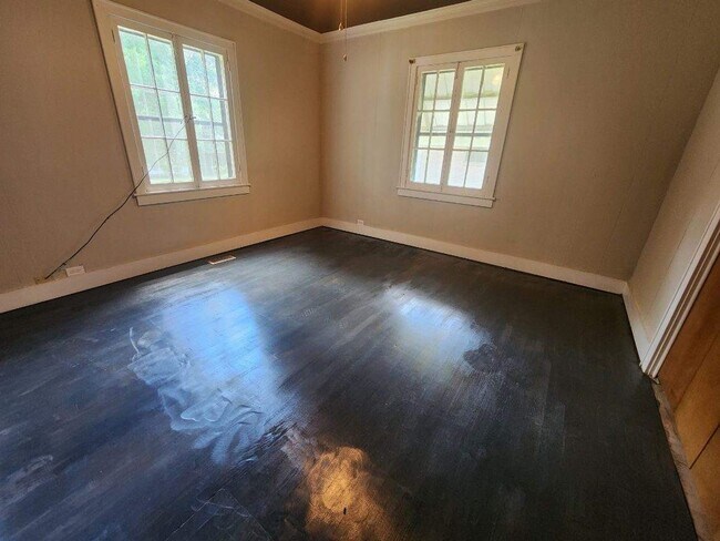 Building Photo - 407 Sullenberger Ave