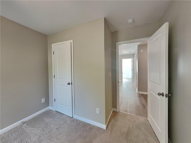 Building Photo - 511 Slyfox Ln