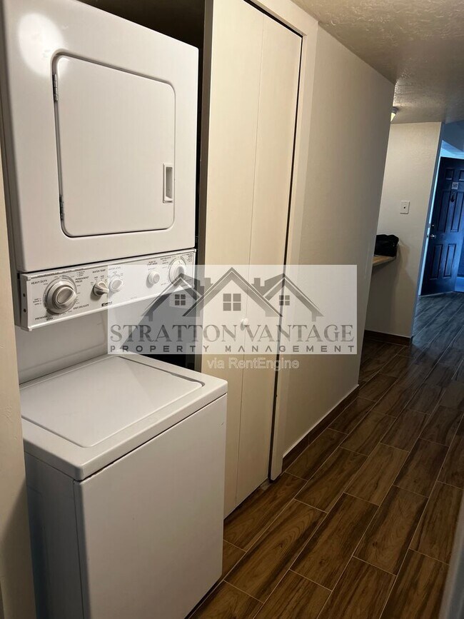 Building Photo - 424 W Brown Rd