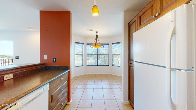 Building Photo - 6256 Escondido Dr