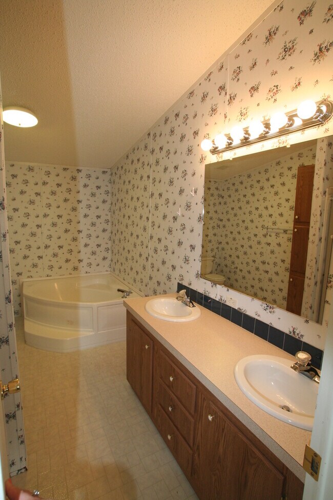 Building Photo - 2747 Olivine St