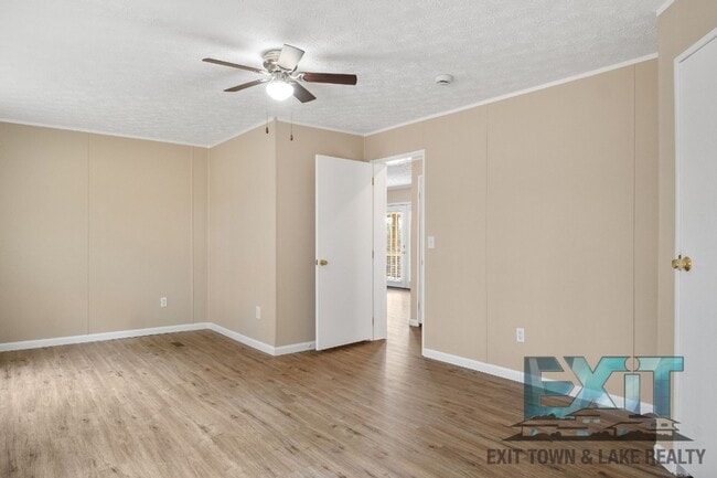 Building Photo - Beautiful Fully Renovated 3 Bed 2 Bath Home