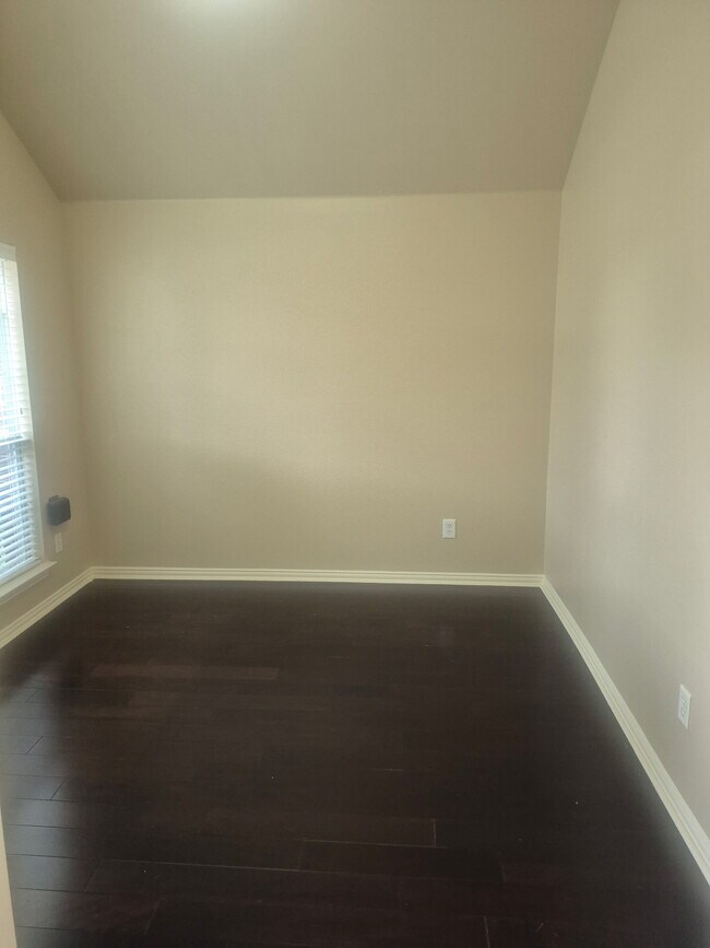 Building Photo - 709 Shady Meadow Ln