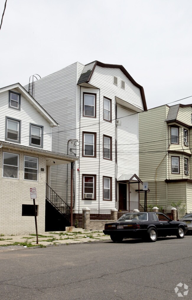 Primary Photo - 219 Delaware St
