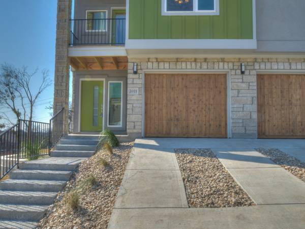 Building Photo - Gorgeous Condo in Edgewick - Minutes from Soco!