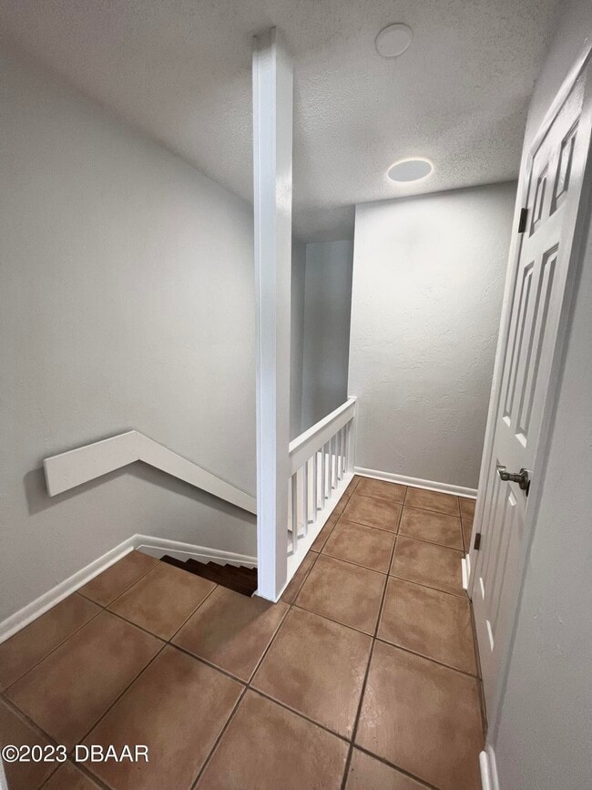 Building Photo - 9 Lakewood Park