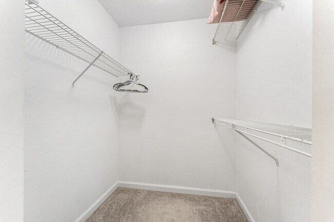 Building Photo - 7814 Shadowood Dr