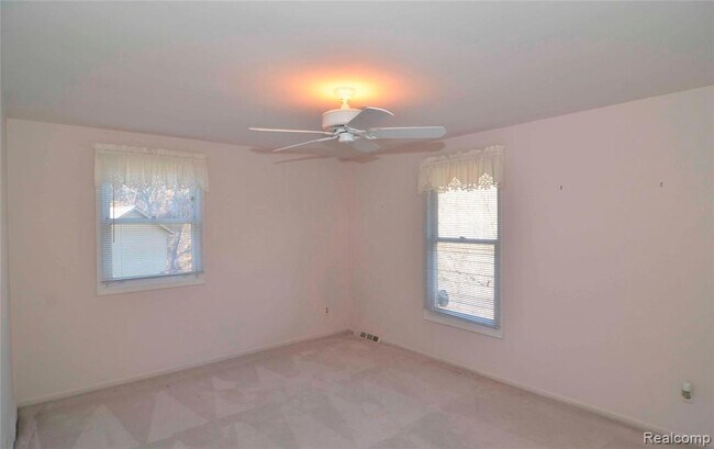 Building Photo - 8152 Fairfield Cir