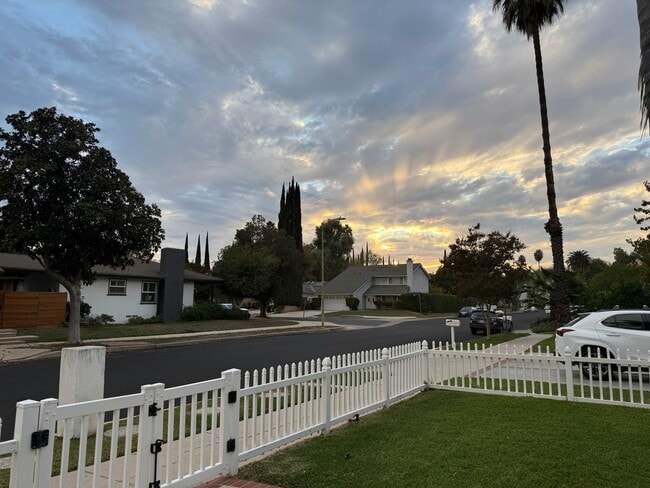 Building Photo - Private HOME 3bed/2 bath + POOL in Woodland Hills! NO OTHER UNIT ON THE PROPERTY!!!!