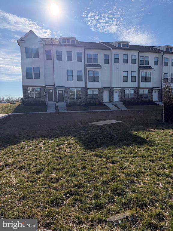 Building Photo - 723 Courier Ln