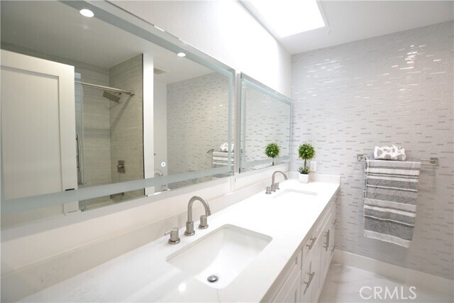 Building Photo - 5 Spicewood Way