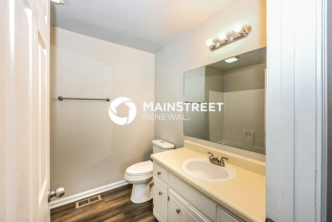 Building Photo - 3 Bedroom Pet-Friendly Home in MOUNT JULIE...