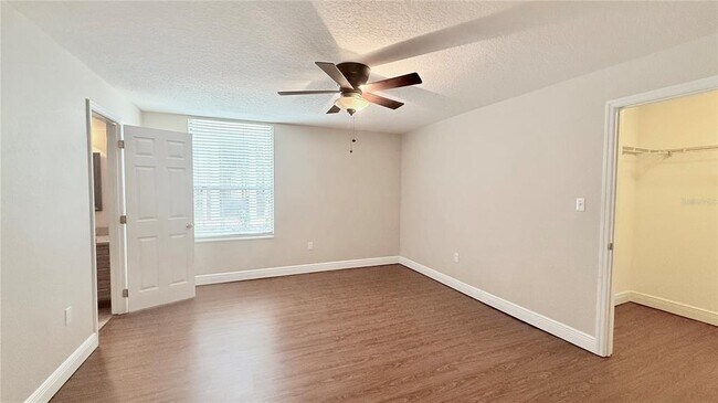 Building Photo - 524 Orange Dr