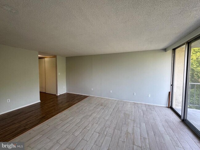 Building Photo - 2059 Huntington Ave