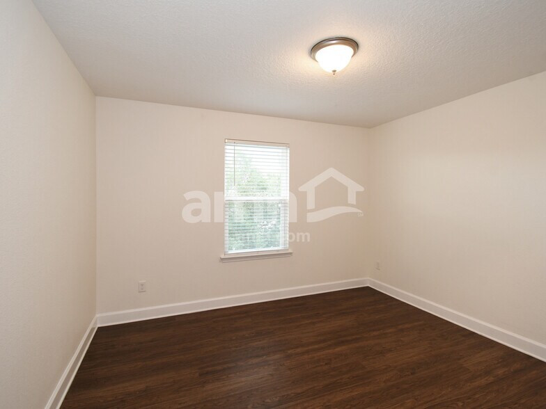 Building Photo - 8559 Highfield Ave