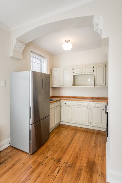 Building Photo - 127 Seward Ave