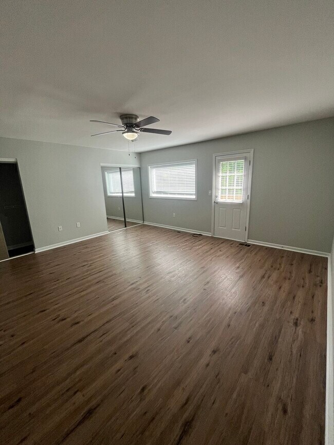 Building Photo - 3-Bedroom Townhome Covington