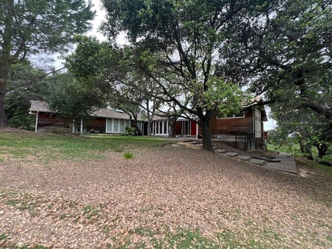 Building Photo - 15480 Peach Hill Rd