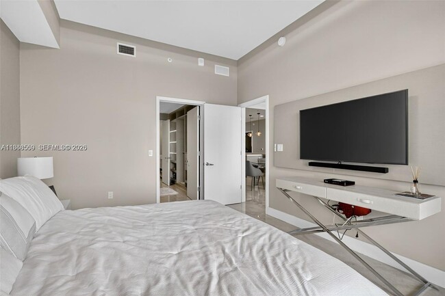Building Photo - 16385 Biscayne Blvd