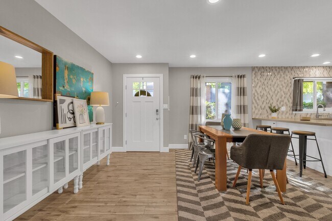 Building Photo - 6165 N Granite Reef Rd