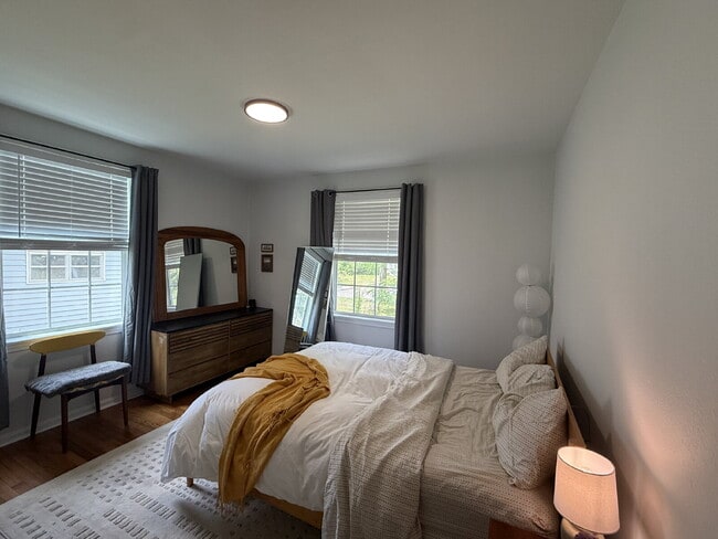 Building Photo - AVAILABLE EARLY JULY:  UPDATED 2 BEDROOM 1...
