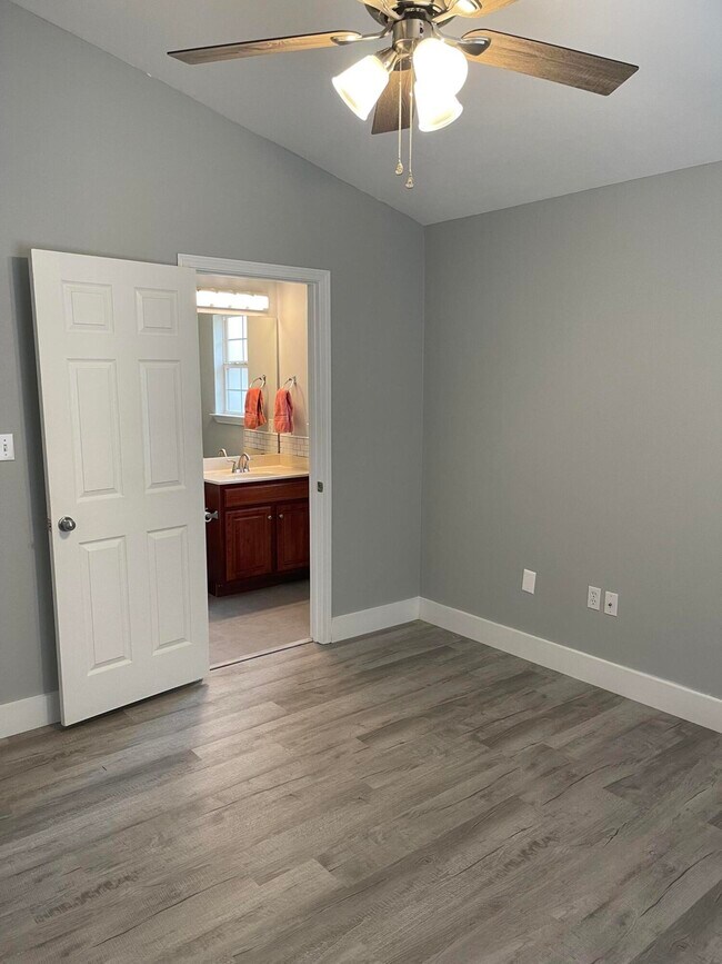 Building Photo - 7482 Autumn Trace Blvd