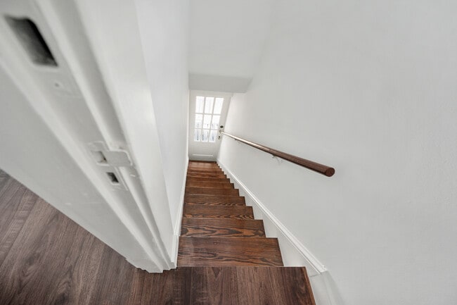 Upper Unit Rear exit - 819 Weedon St