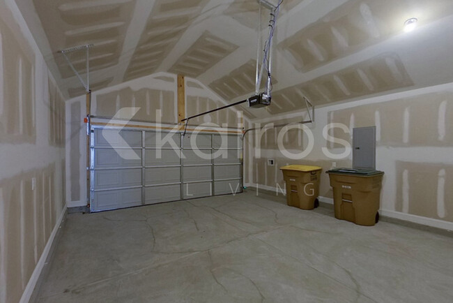 Building Photo - 208 Lodgepole Pne Wy