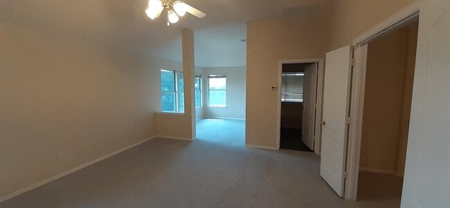 Building Photo - 4526 Julian Dr