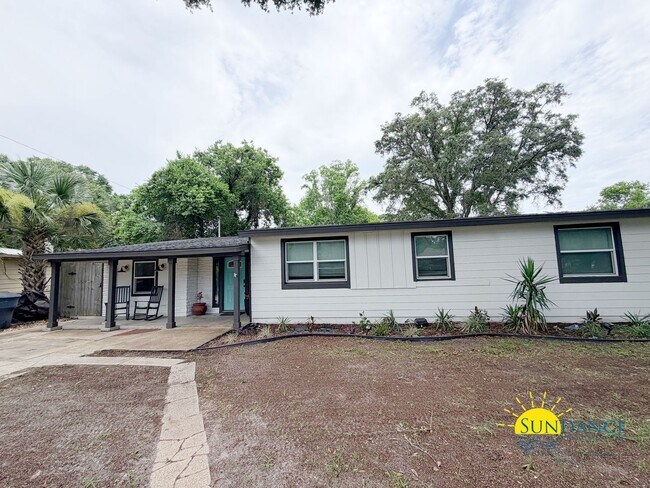 Building Photo - Stunning 3BR Home in PRIME Fort Walton Beach neighborhood!
