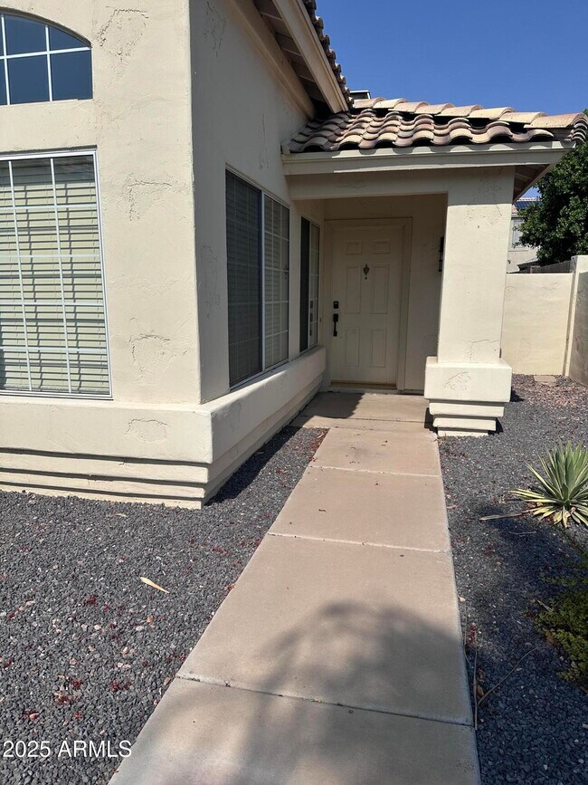 Building Photo - 21940 N 69th Dr